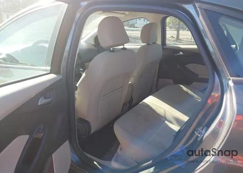 2016 Ford Focus Se z USA, uszkodzony, nr VIN 1FADP3F20GL390765